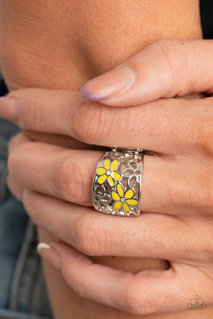 Paparazzi Accessories Clear as DAISY - Yellow Ring