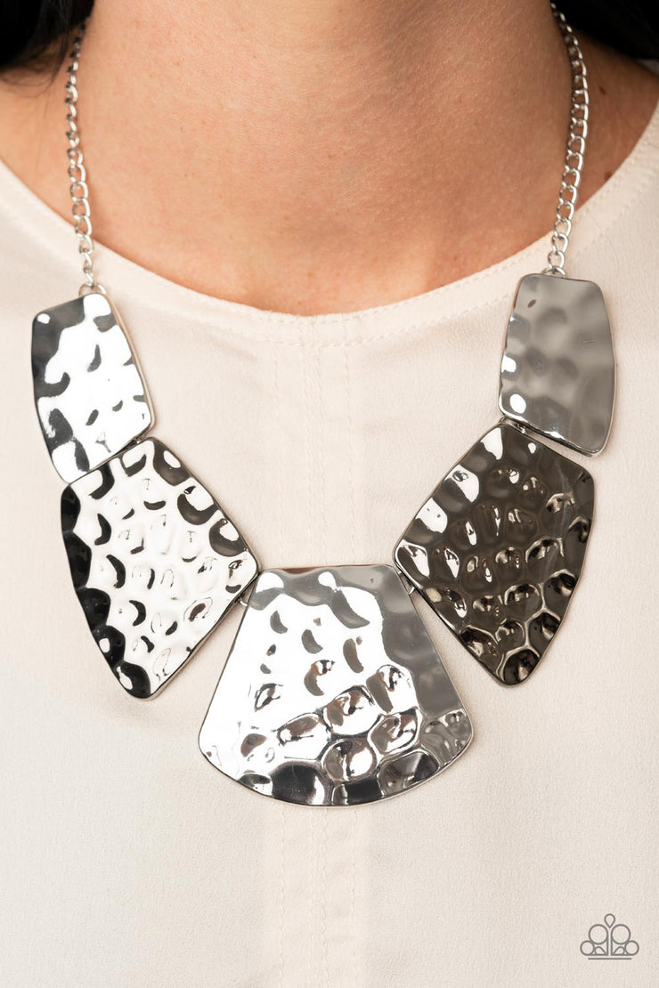 Paparazzi Accessories HAUTE Plates - Silver Necklace Set